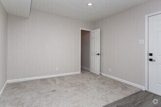 2BR, 1BA - 956SF - Lumiere