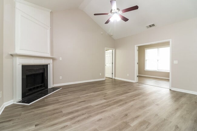 Building Photo - 2839 Stonewall Ln SW