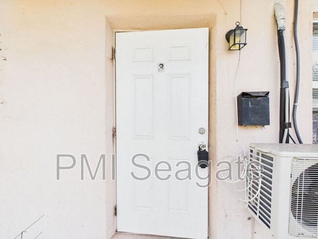 Foto del edificio - 2711 NW 1st St