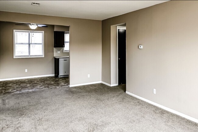 Foto del edificio - Top Floor 2-Bedroom Apartment in Bellevue!