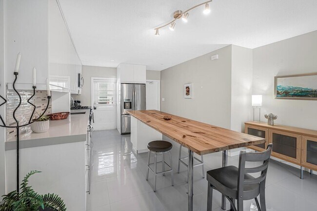 Foto del edificio - 200 E Royal Palm Rd