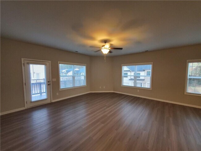 Building Photo - 823 Calvin Pk Dr