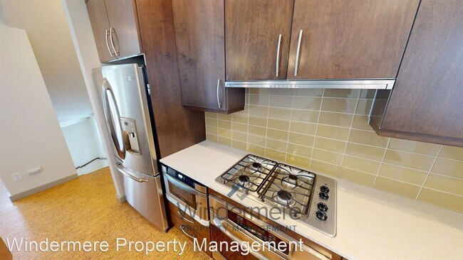 Building Photo - 2 br, 1.5 bath House - 251 W Sumach St