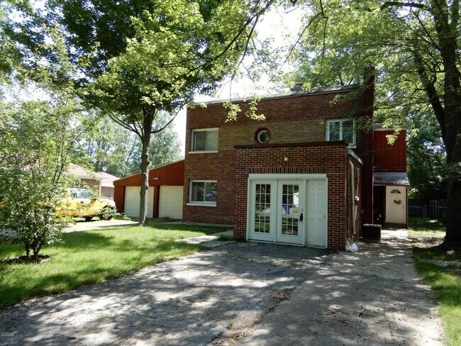 Building Photo - 720 Ashley Dr