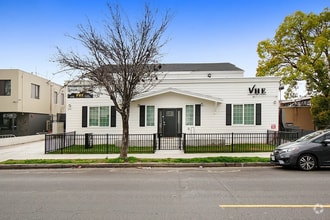 Building Photo - Orion 668