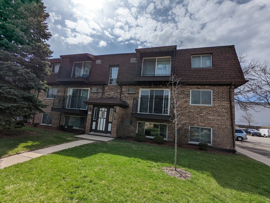 571 Dempster St Unit 2S, Mount Prospect, IL 60056 Condo for Rent in