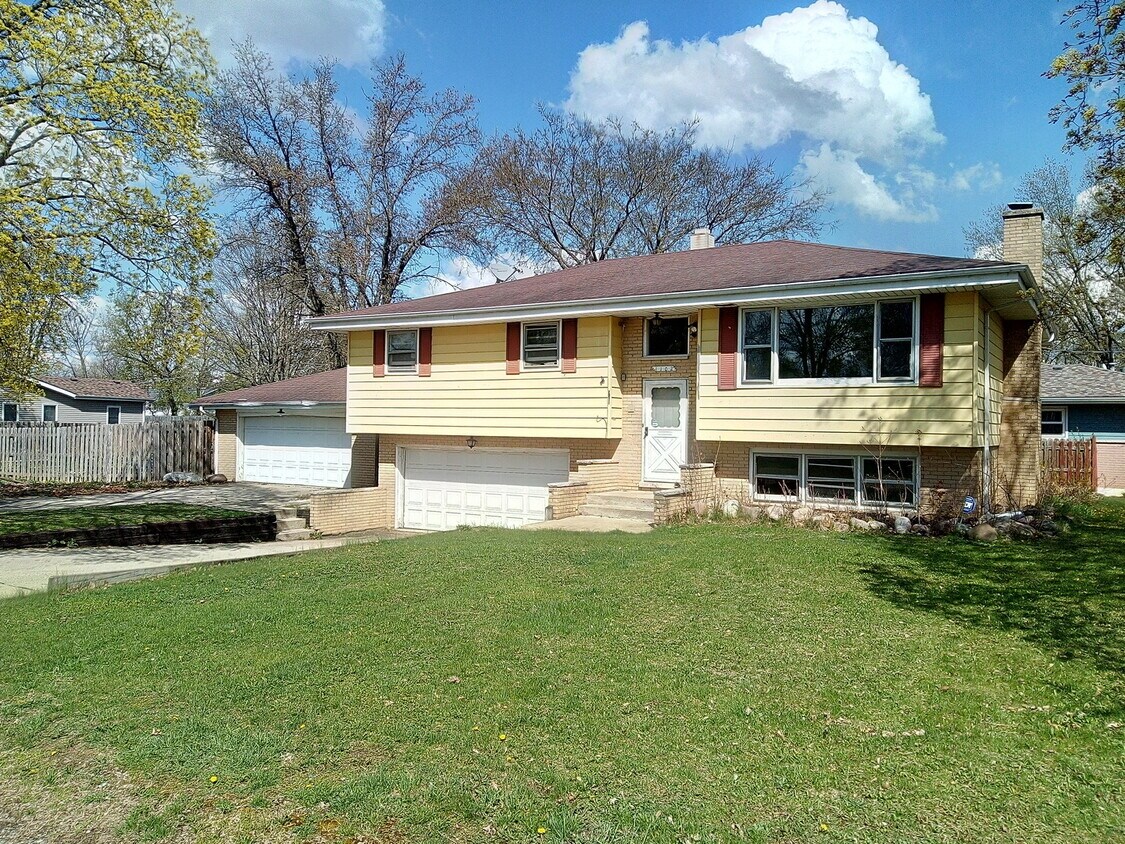 Primary Photo - 1102 Poplar St