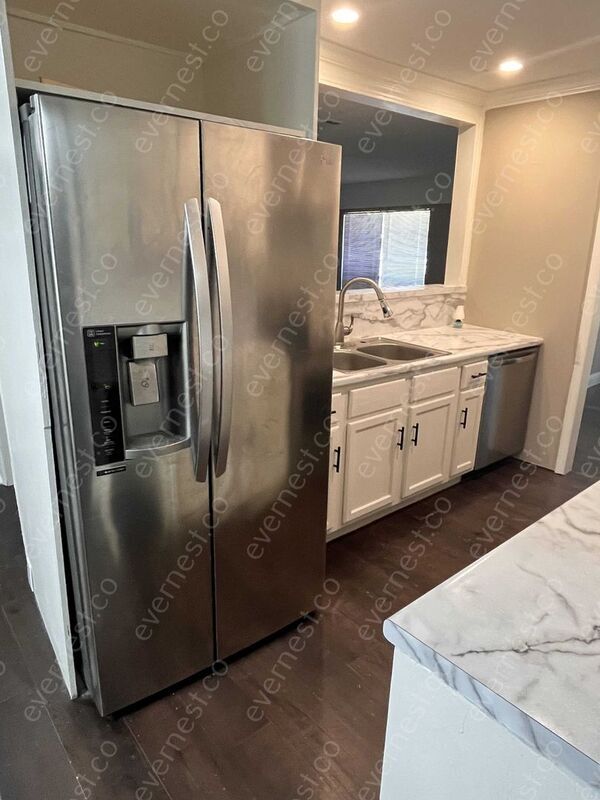 Foto del edificio - 5825 Cypress Trail