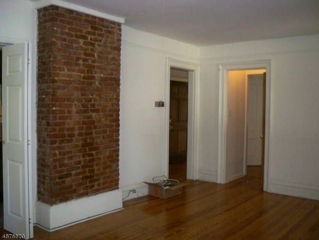 Building Photo - 132 Watchung Ave