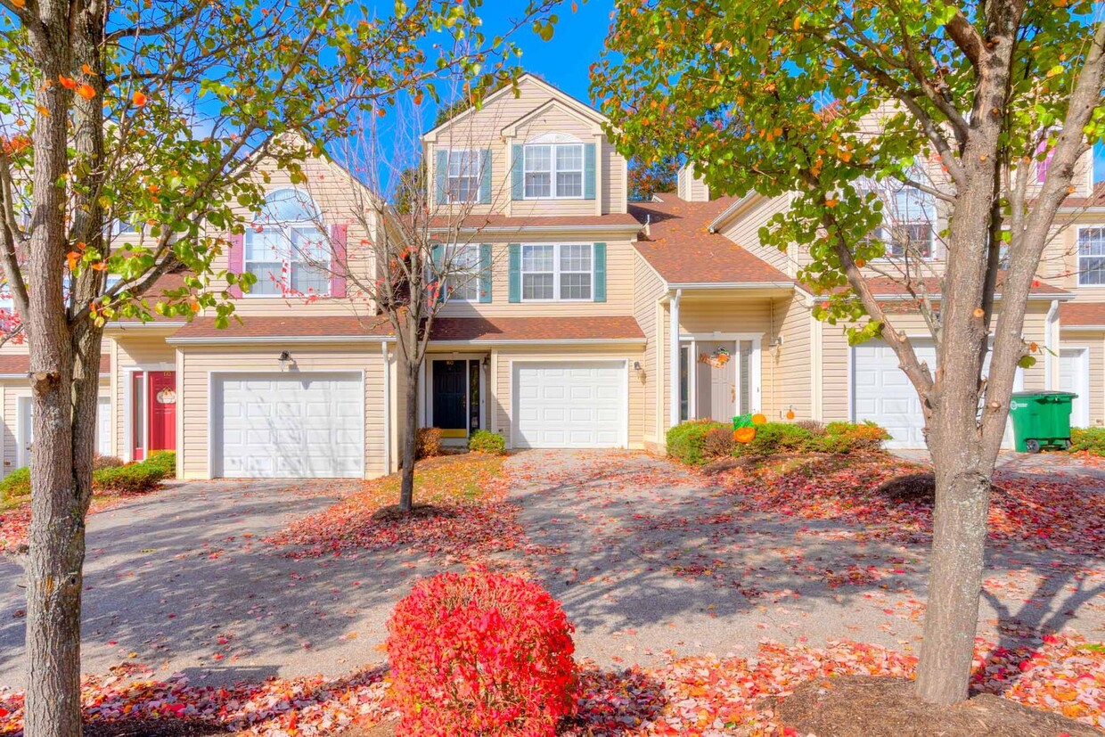 Foto principal - 300 Huff Heritage Lane | 3 Bed 2.5 Bath To...