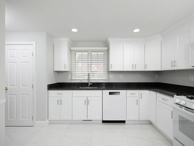 Photo - 8 Eugene Way Townhome