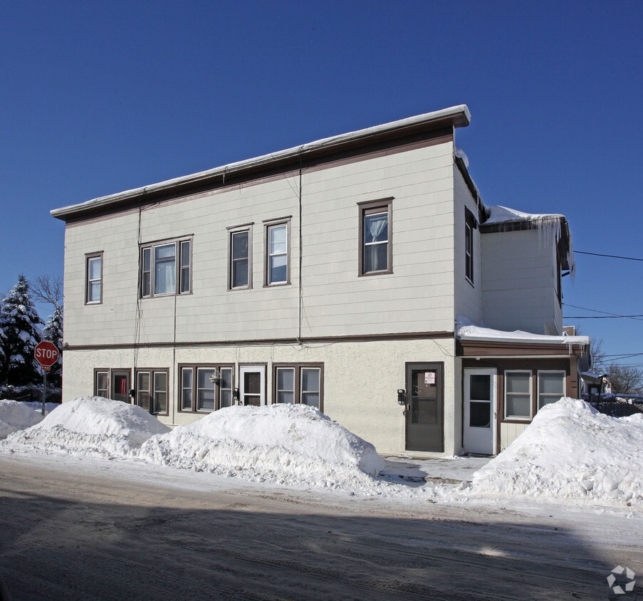 Building Photo - 935 Case Ave E