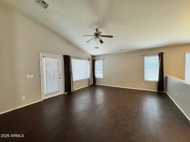 Foto del edificio - 44879 W Desert Garden Rd