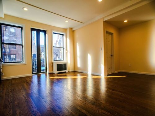 Building Photo - 41 E 10th St