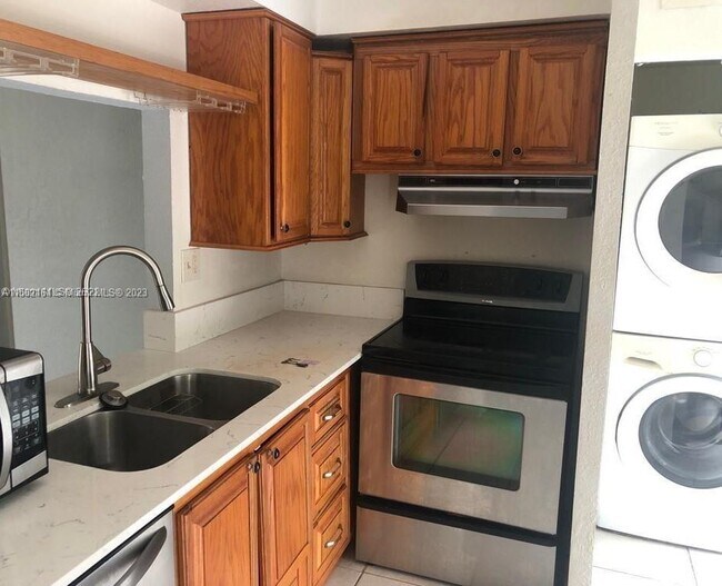 Foto del edificio - 717 Gardens Dr