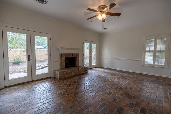 Building Photo - Two bedroom two and a half bath across from Mobile Bay!