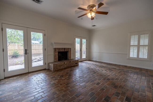 Foto del edificio - Two bedroom two and a half bath across from Mobile Bay!