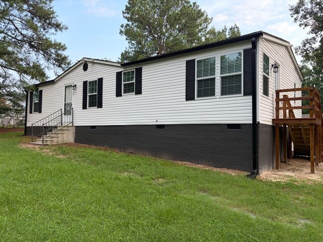 Building Photo - 200 Pecan St