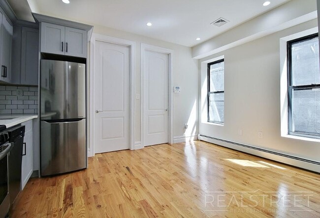 Building Photo - NEW Modern 3 Bed in Crown Heights