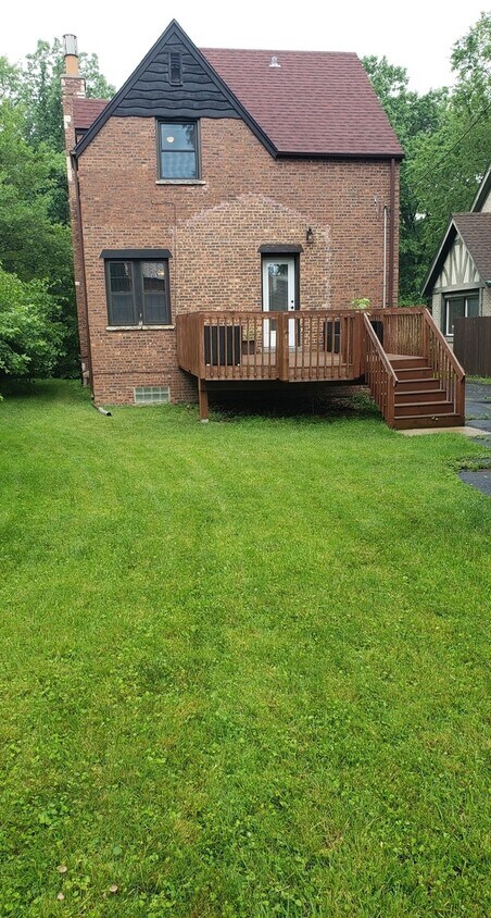 Primary Photo - 8827 S Leavitt St