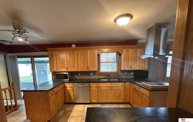 Foto del edificio - 5010 Castelar St