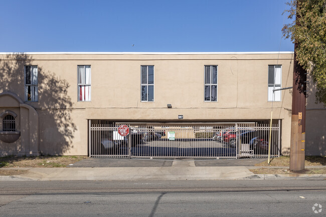 Building Photo - Bella Vista