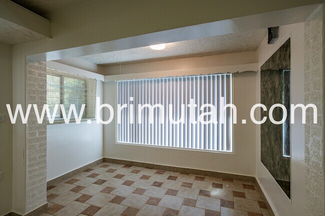 Foto del edificio - 3665 S 2300 E