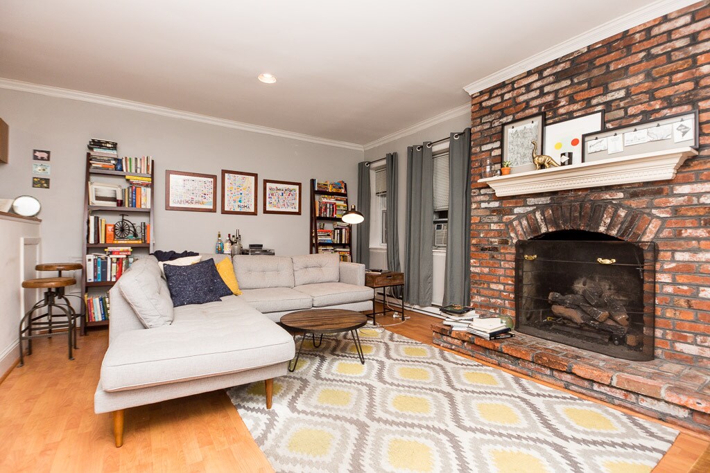 Primary Photo - 925 Columbia St NW