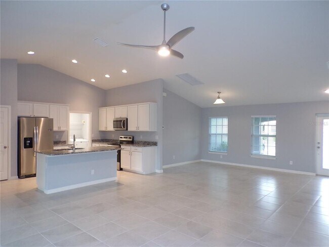 Building Photo - 25583 Deep Creek Blvd