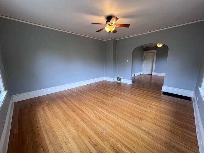 Foto del edificio - Large 3 Bedroom Duplex with Washer/Dryer - Water included!