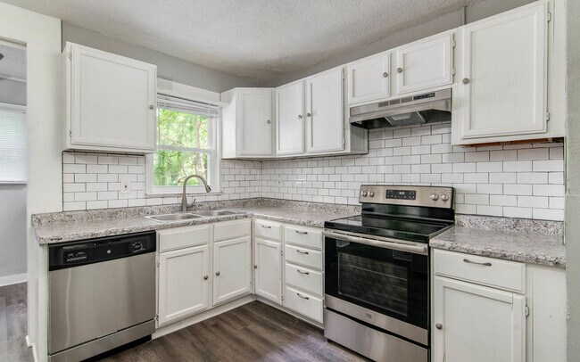 Building Photo - 824 W 30th St