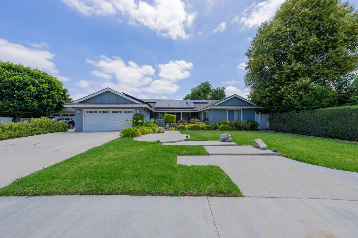 Foto principal - 7852 Bobbyboyar Ave