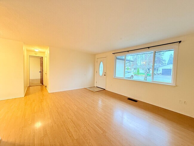 Building Photo - Ranch Style 4 Bedroom Beaverton Home Close To Shopping!