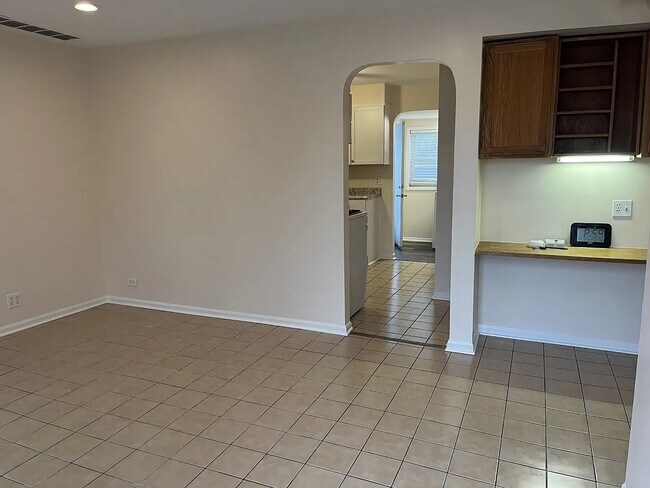 Building Photo - 4028 N Cass Ave