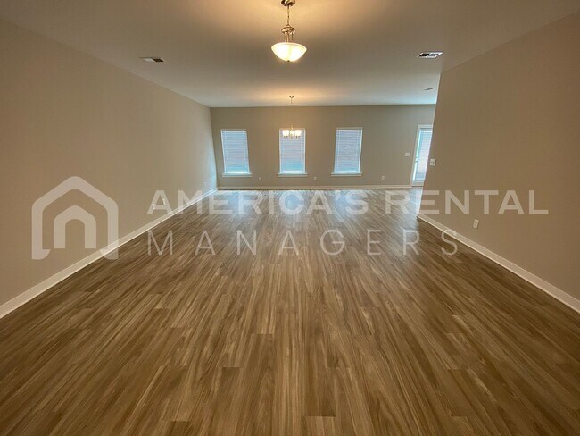 Building Photo - Home for Rent in Clanton, AL...Available t...