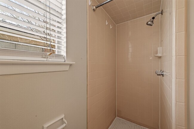 Foto del edificio - 9502 Skyline Dr