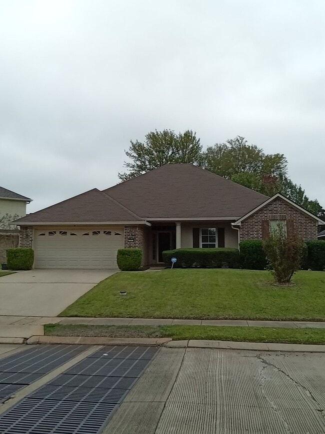 Building Photo - 1605 Winchester Dr