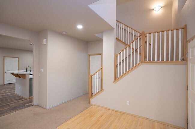 Foto del edificio - Modern 4 Bedroom, 2.5 Bath Home In Silver Creek w/AC