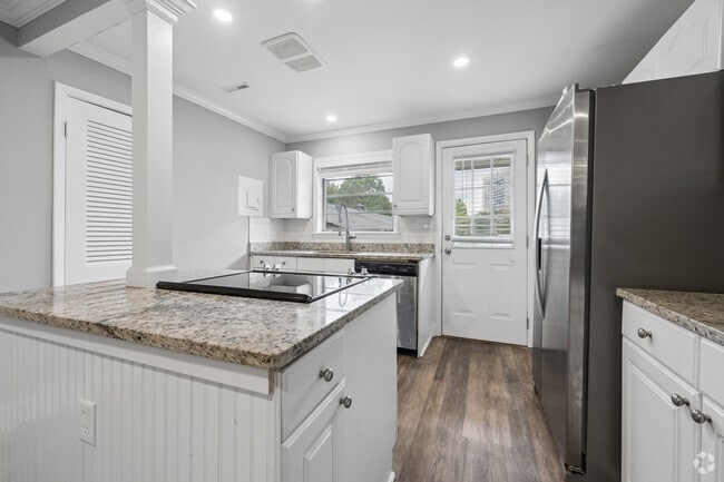 2BR, 2BA - 1,000SF - Kitchen - 3057 Pharr Court