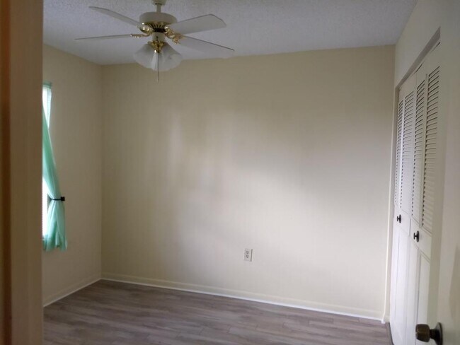2nd bedroom - 9261 Central Park Dr
