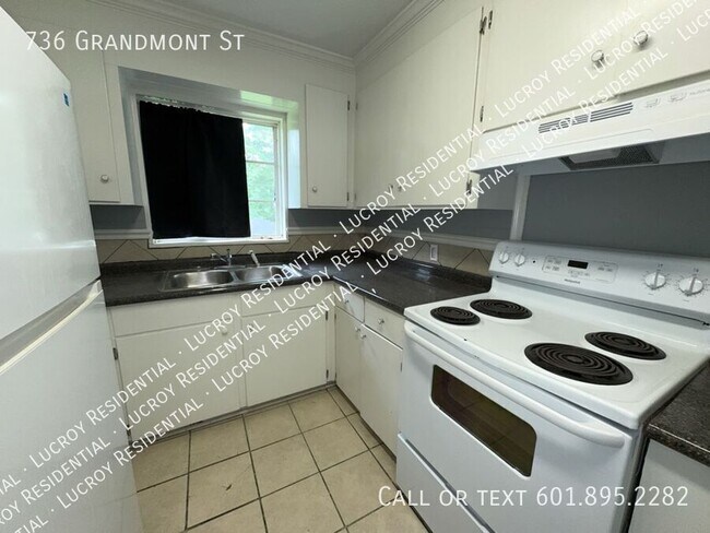 Building Photo - 736 Grandmont St