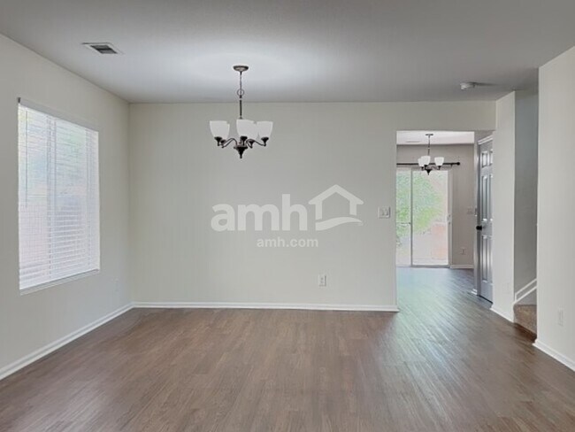 Foto del edificio - 9762 Chambers Dr
