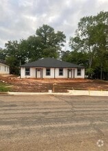 Building Photo - 224 Travis St