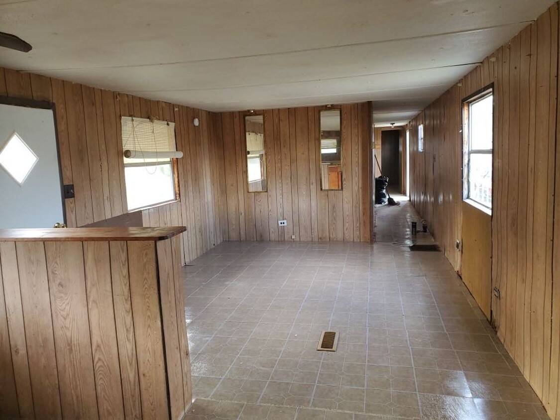 Building Photo - Apply now! Rent this 3 Bedroom mobile home...