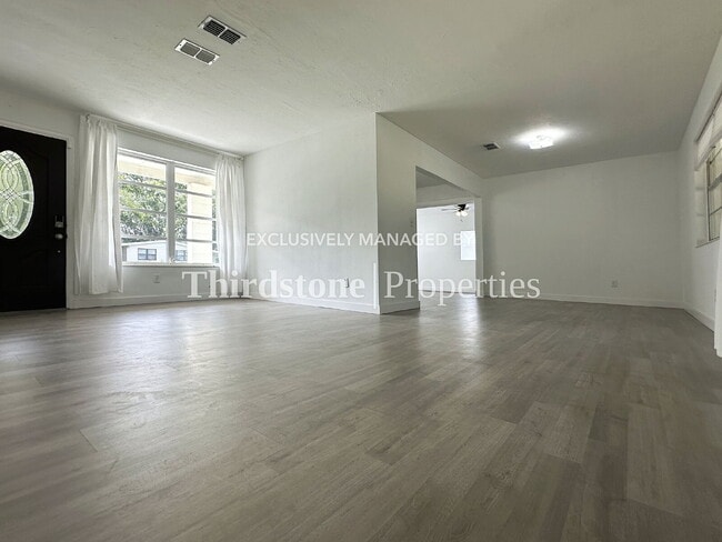 Building Photo - 8105 Santillo Dr