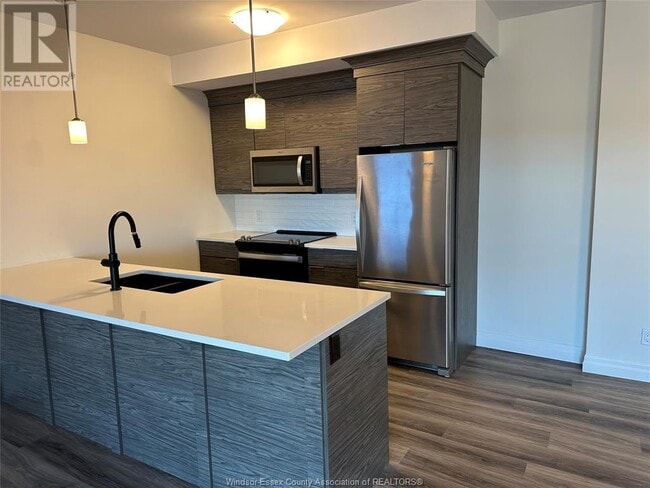 Building Photo - 728 Brownstone Dr