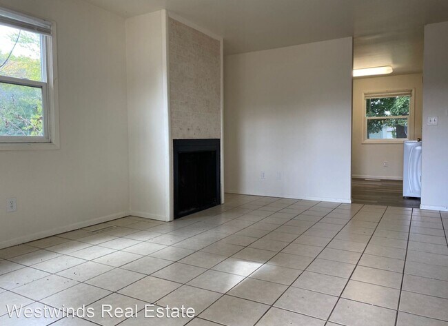 Building Photo - 2 br, 1 bath House - 245 1/2 S. Chestnut S...