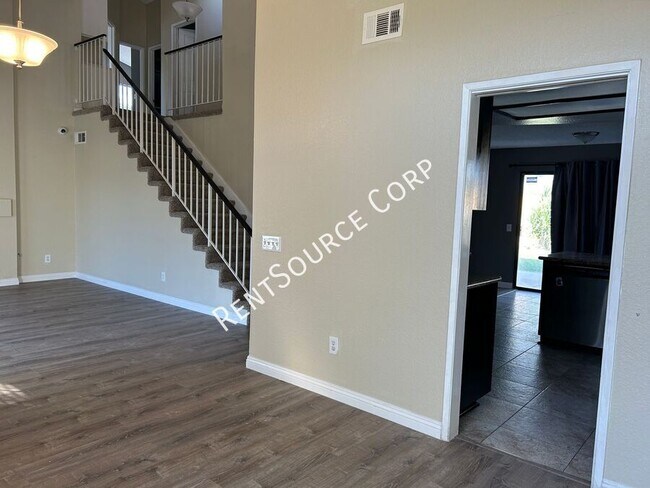 Building Photo - 4 bedroom, 2.5 bathroom home for rent in P...