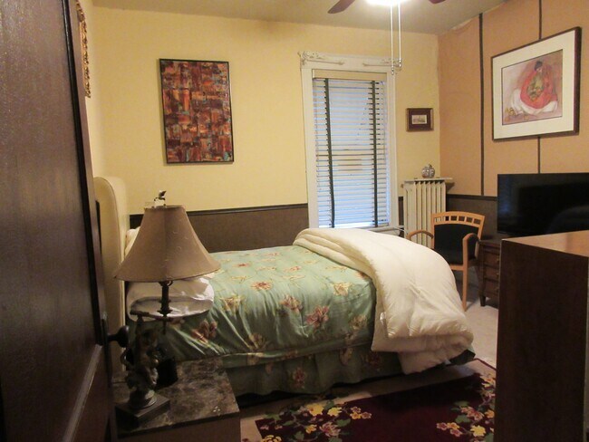 Main Bedroom - 6936 W Park Ave