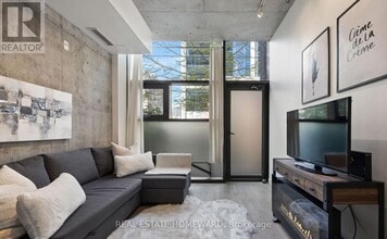 Building Photo - 25-T25 Stafford St